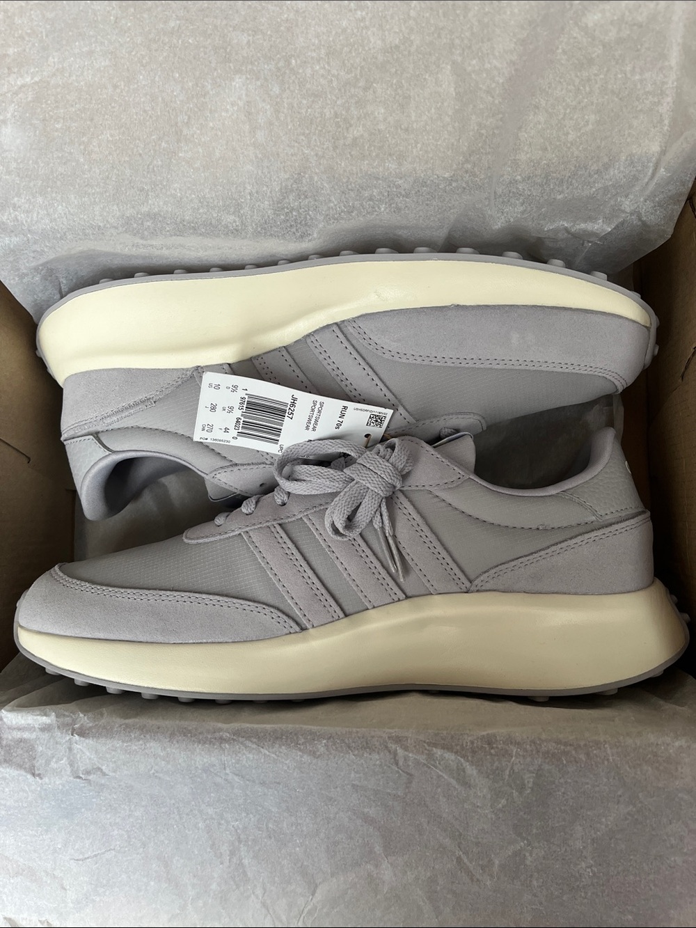Adidas’s men’s brand new men’s sneakers.